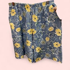 Cute flowy pull on grannycore mom shorts pockets bermuda